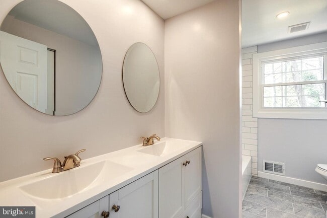 Building Photo - 9003 Fox Lair Dr