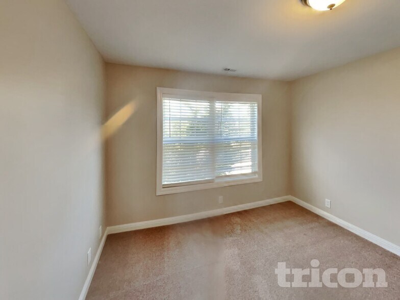 Building Photo - 2911 Wolves Trail