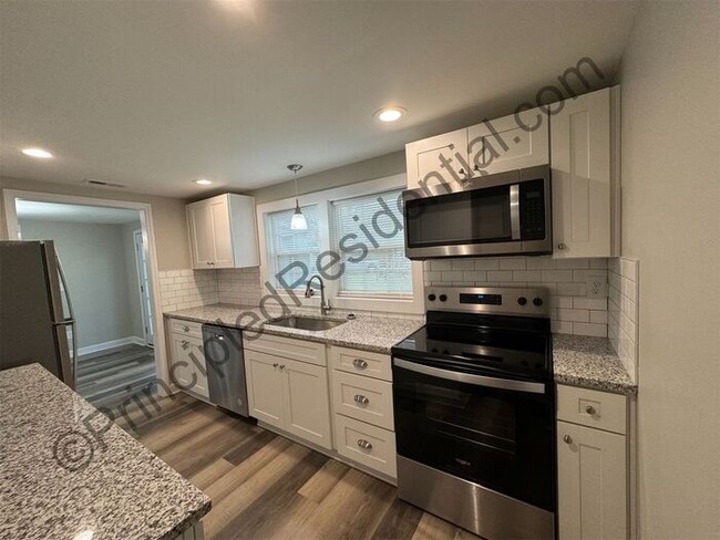 Building Photo - Newly renovated 3 bedroom 2 bath home in C...