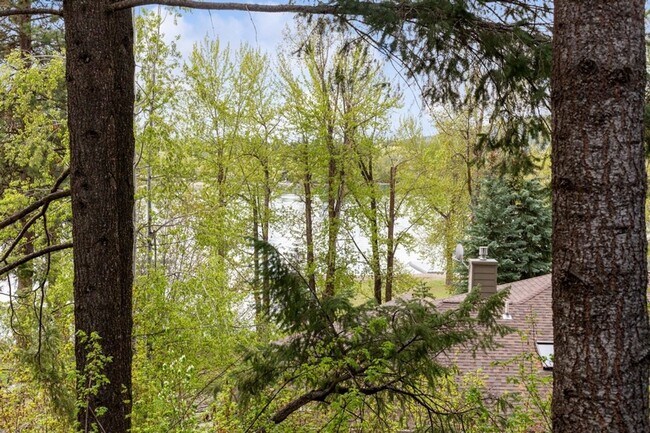 Building Photo - 1 bedroom, 1 bath condo on Whitefish Lake