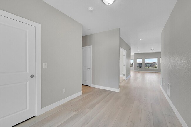 Building Photo - $2,425 - 3 beds, 2 baths, Updated home in ...