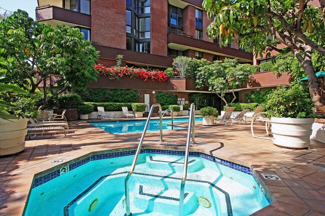 Building Photo - 300 N Swall Dr