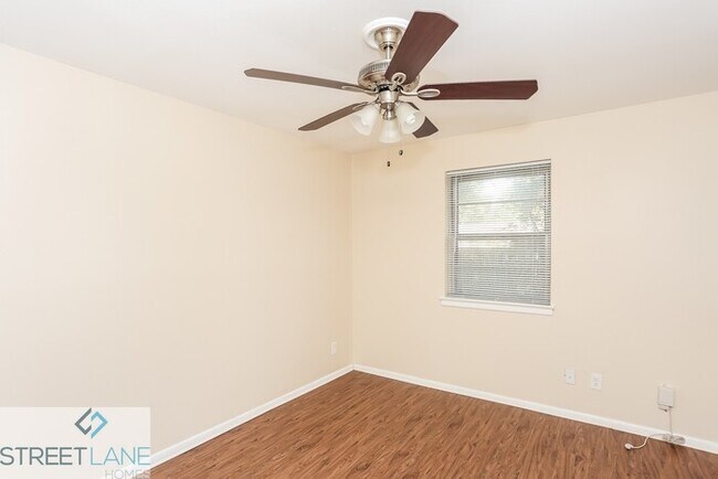 Building Photo - Charming 3 Bedroom in Irving!
