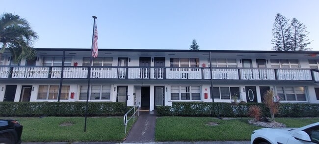 Building Photo - 175 Sussex I