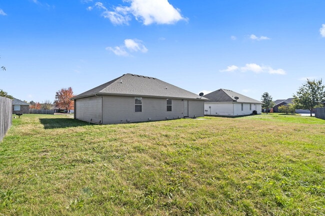 Building Photo - 1115 S Tanner Dr