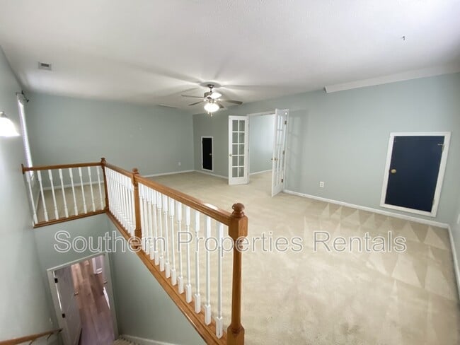 Building Photo - 346 Cresthaven Dr
