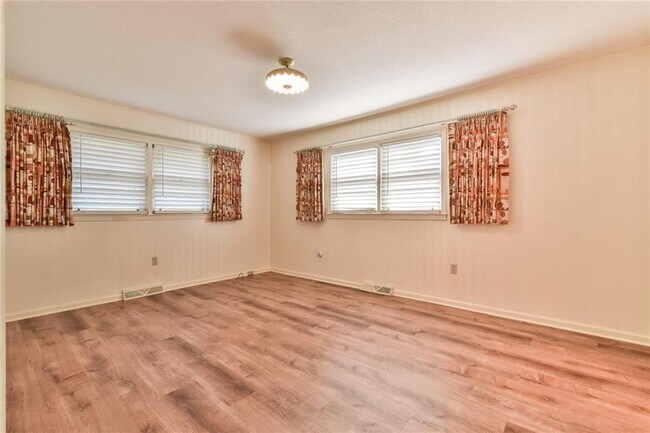 Building Photo - 935 Powderbag Creek Rd