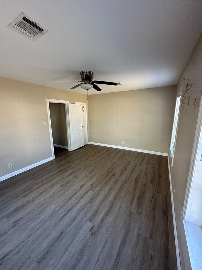 Building Photo - 6908 Moss Rose St