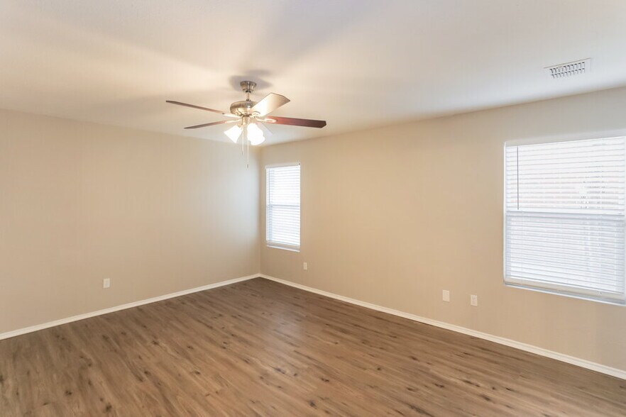 Building Photo - 8764 Stonebriar Ln