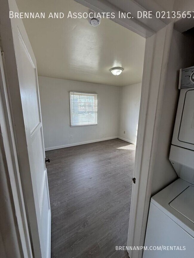 Building Photo - 253 Church Ave