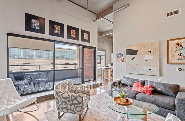 Building Photo - 360 W Pershing Rd