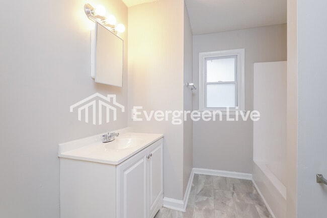 Building Photo - 904 Gordon St