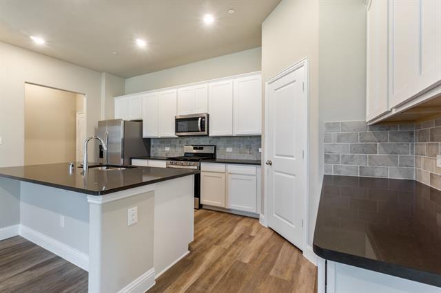 Building Photo - 7528 Redondo Dr