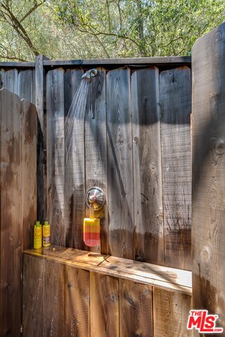 Building Photo - 8900 Hollywood Hills Rd