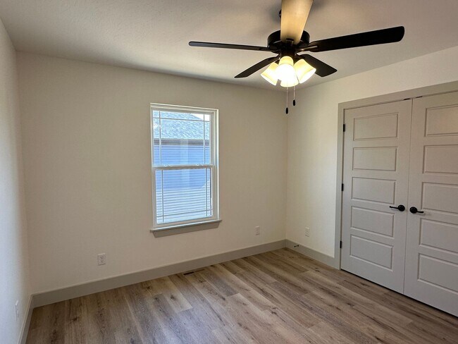 Building Photo - NEW 5 Bed 3 Bath w/ Walk Out Basement Waynesville School District