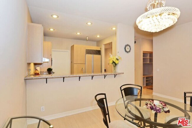 Building Photo - 117 N Gale Dr