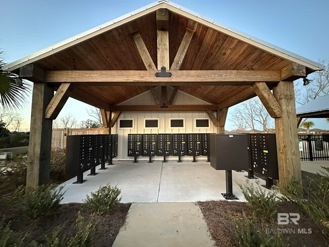 Building Photo - 146 Millet Ave