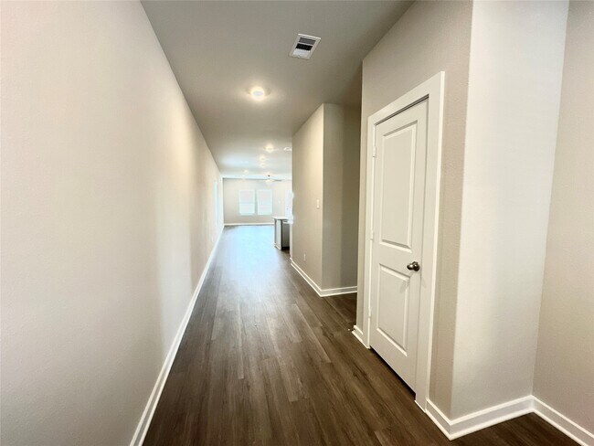 Building Photo - 12164 Ridge Top Dr