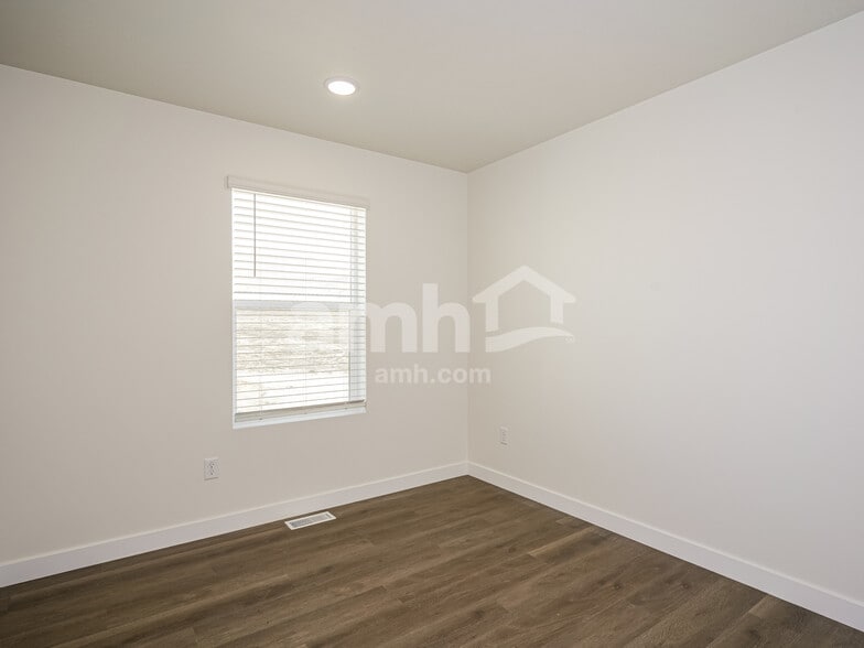 Building Photo - 1432 W Mahogany St