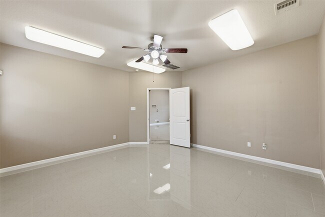 Building Photo - 8234 Hall View Dr
