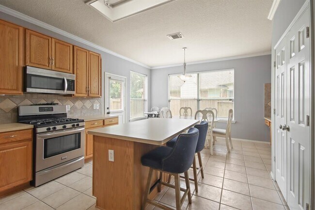 Building Photo - 18609 Woodbreeze Dr