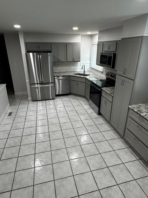 Building Photo - 5655 Dantonaire Pl