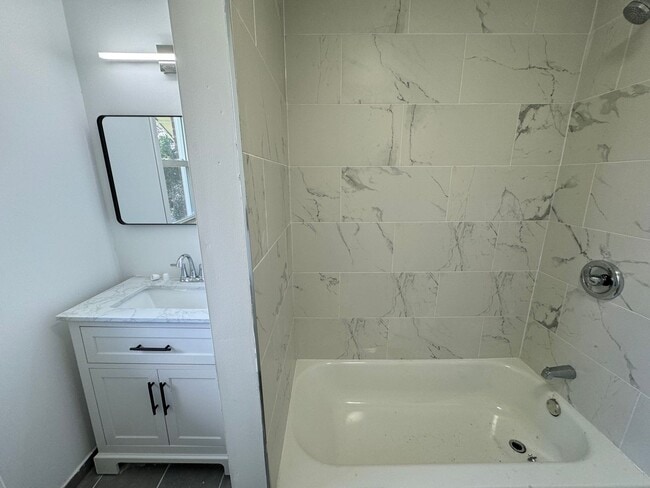 Building Photo - Updated 3-Bed Home with Spacious Backyard