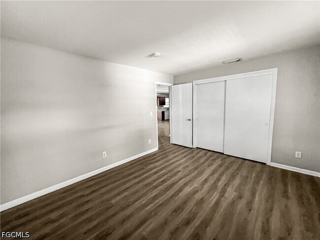 Building Photo - 4511 SE 5th Pl