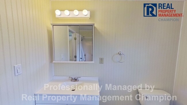 Building Photo - Charming Water Front Home with Private Dock