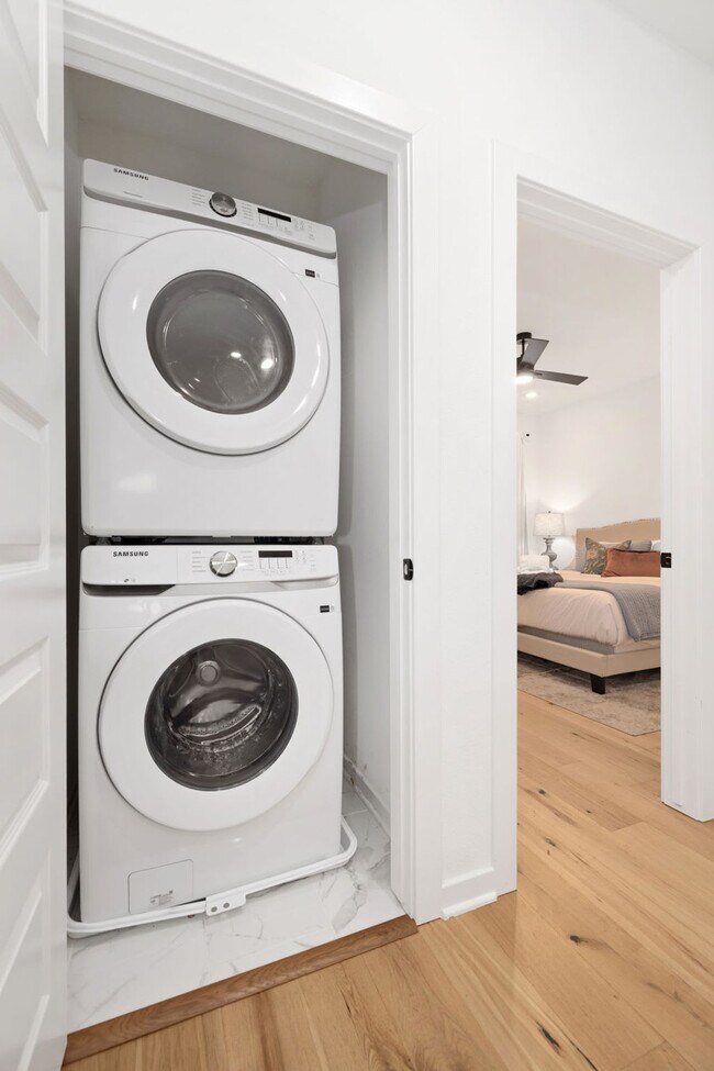 Building Photo - 1632 Neptune St