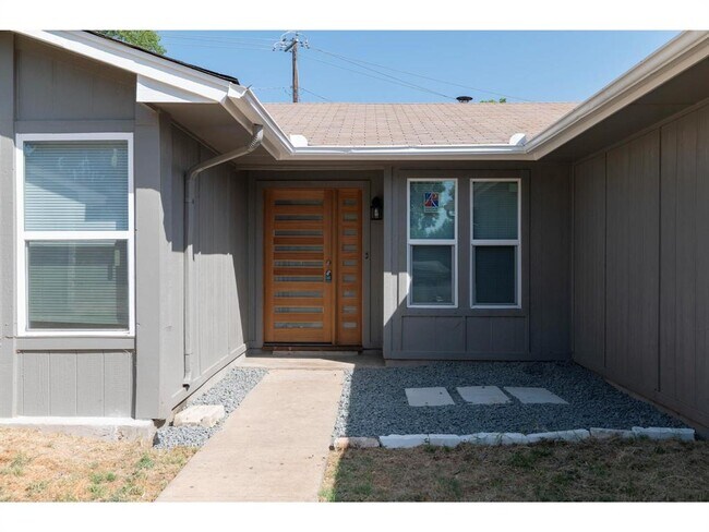 Building Photo - 606 Elderberry Cove