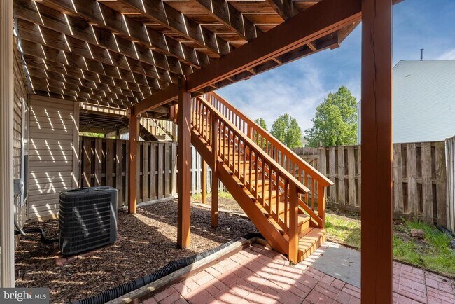 Building Photo - 7102 Finch Ln