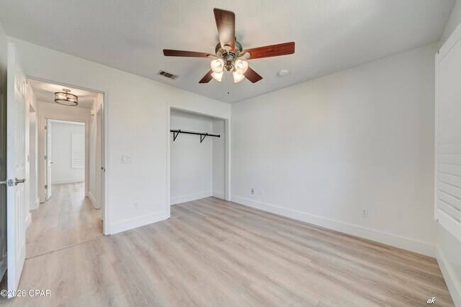 Building Photo - 307 Fan Palm Pl