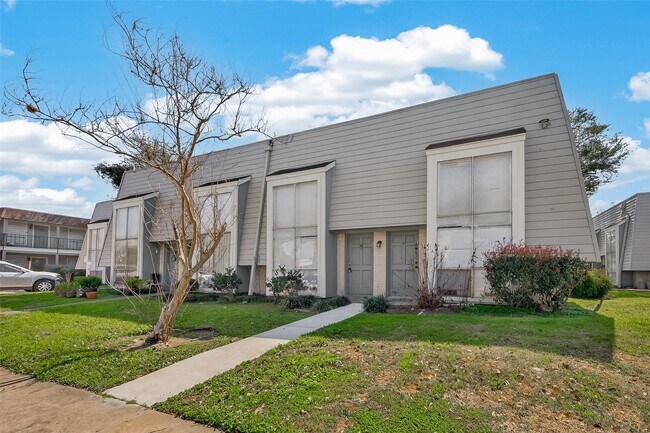 Building Photo - 5929 Queensloch Dr