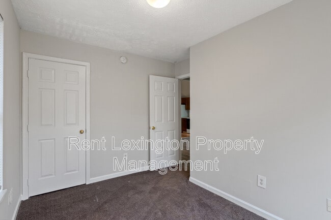 Building Photo - 2720 Chelsea Woods Ct