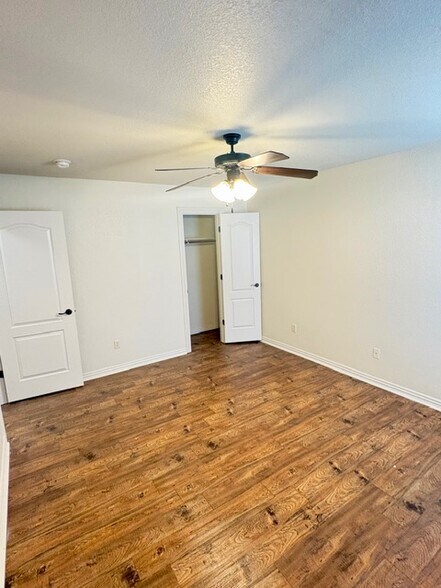 Building Photo - 4057 W Spring House Dr