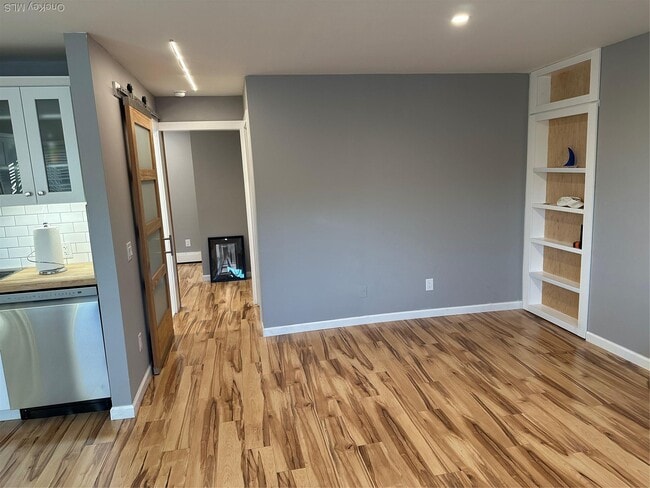 Building Photo - 65 Manor Dr