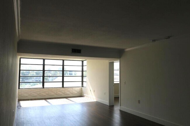 Building Photo - 3710 Whitehall Dr