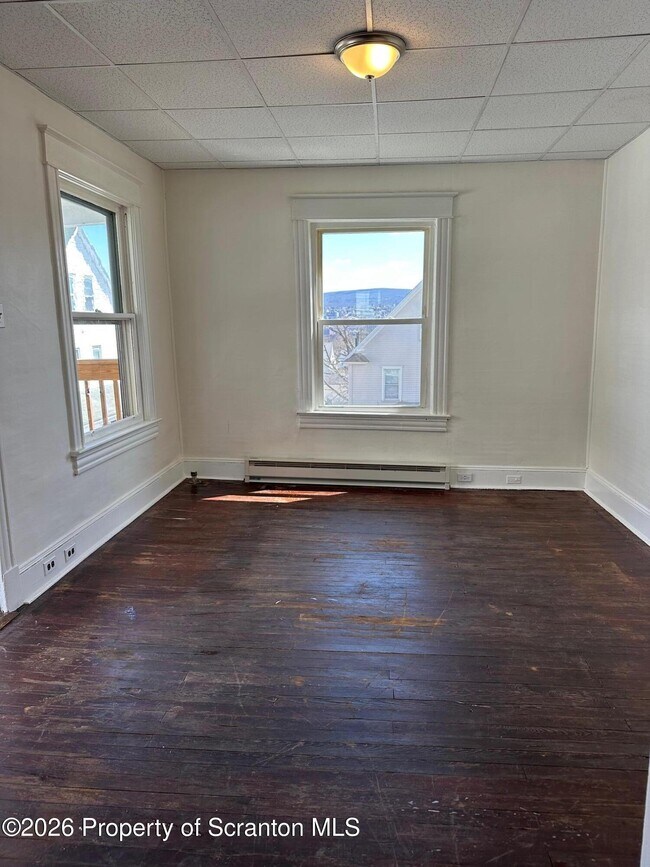Building Photo - 1317 Schlager St