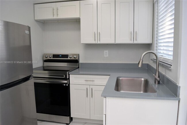 Building Photo - 622 NE 6th St