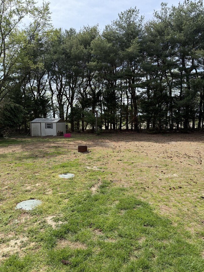 Building Photo - 8218 Brown Rd