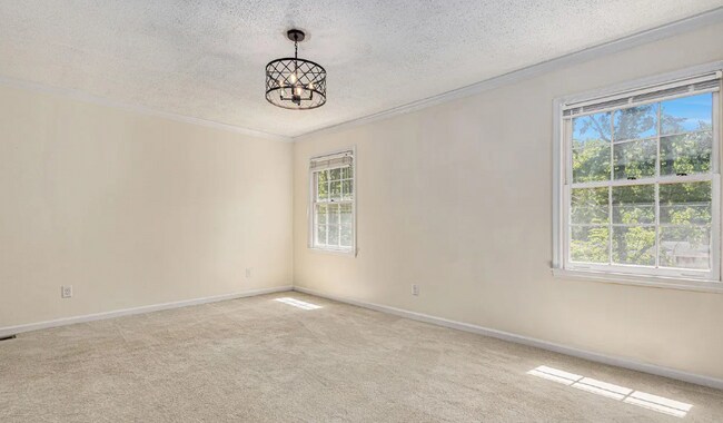 Building Photo - 1629 Ashwood Ln