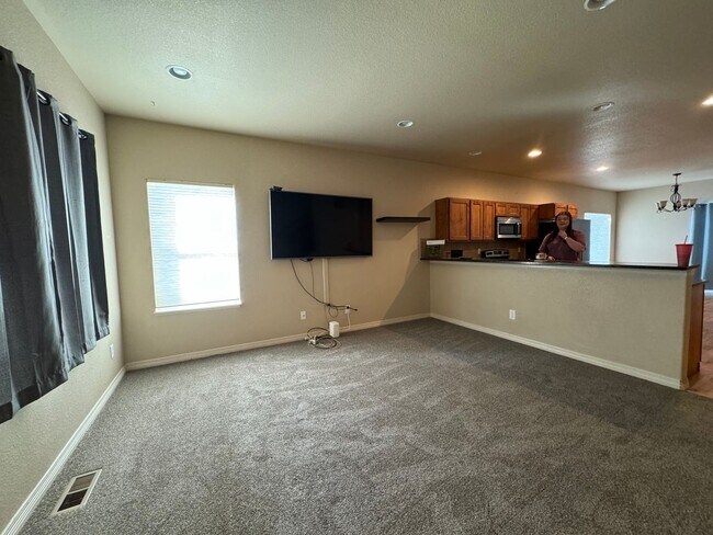 Building Photo - Beautiful 4 Bed 3 1/2 Bath home in Ridgen Farm.