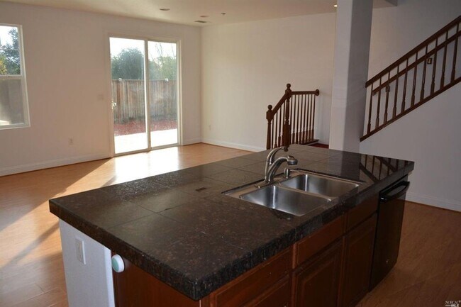 Building Photo - Spacious 4/3 located by American Canyon High available for rent!