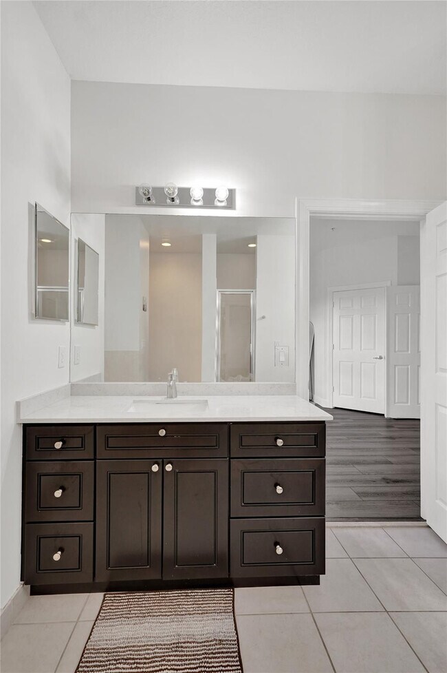 Building Photo - 228 SW 6th Ct