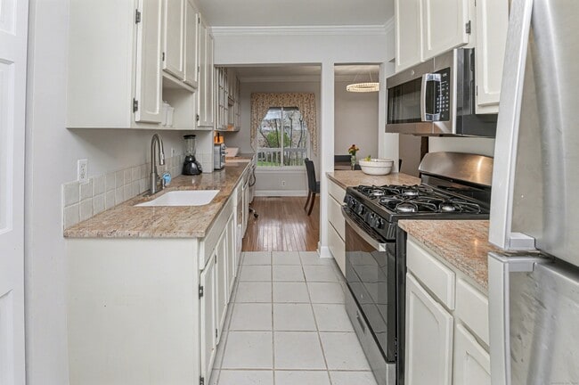 Building Photo - 53 Lawson Ln