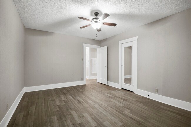 Building Photo - 509 E Heron St