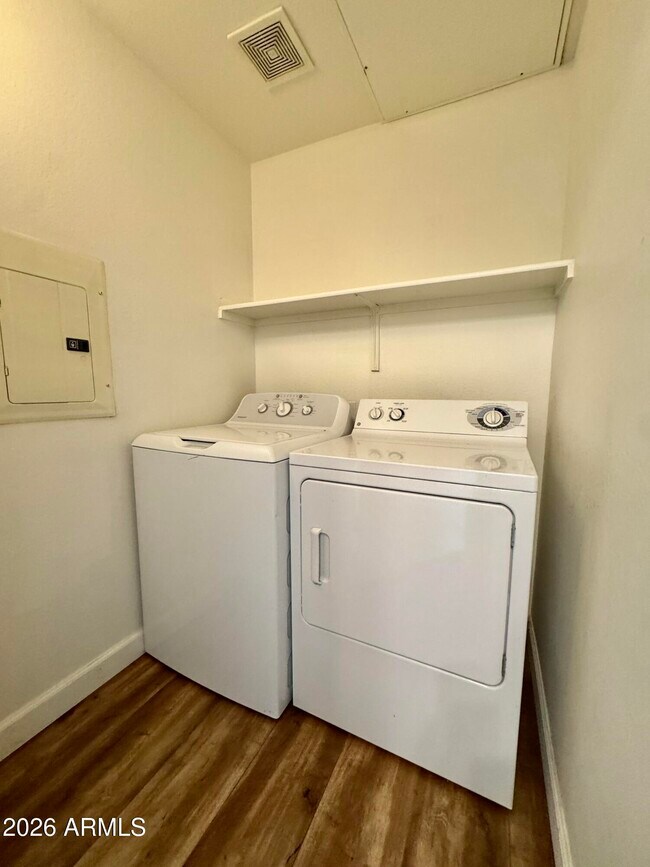 Building Photo - 1701 E Colter St