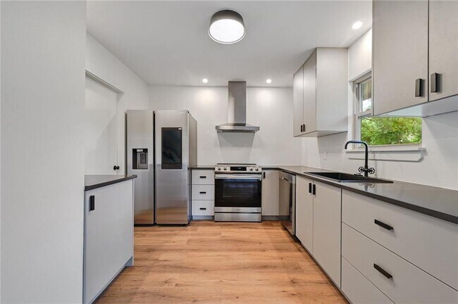 Building Photo - 608 Franklin Dr