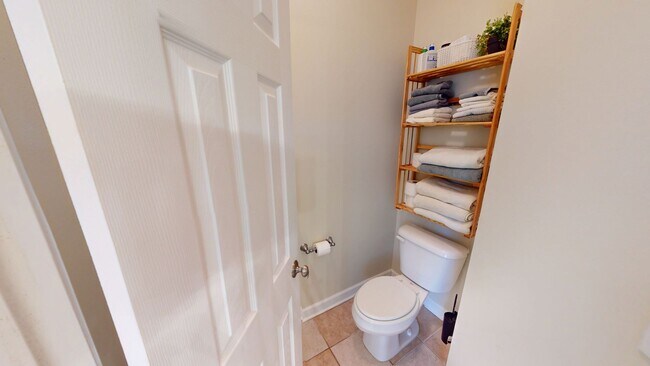 Building Photo - 5 Bedrooms with Golf Course Views in Carol...